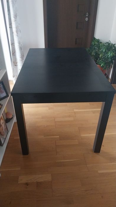 Masa extensibila de 12 persoane cu 5 scaune IKEA