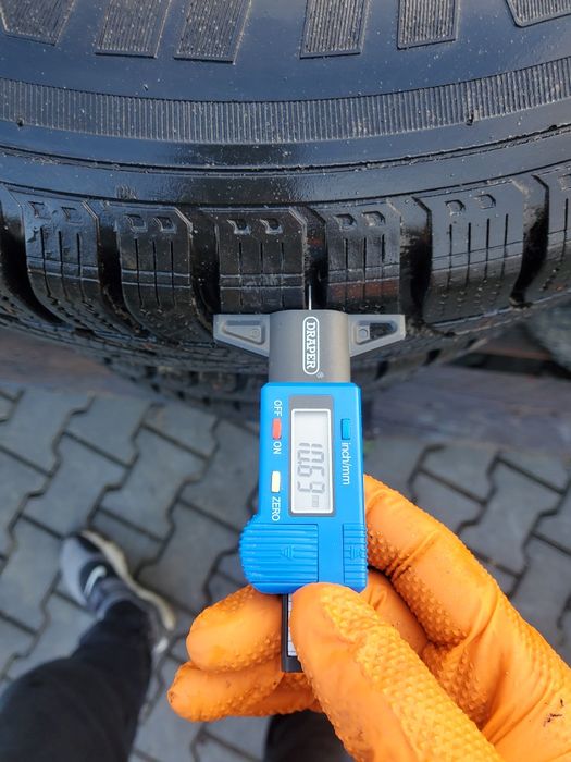 Roți jante cu anvelope de iarna 5x139.7  235/75/15 r15