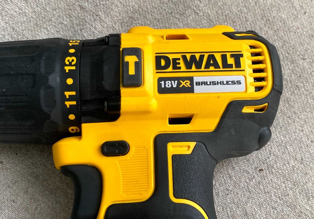 Masina de gaurit si insurubat cu percutie brushless Dewalt DCD778 corp
