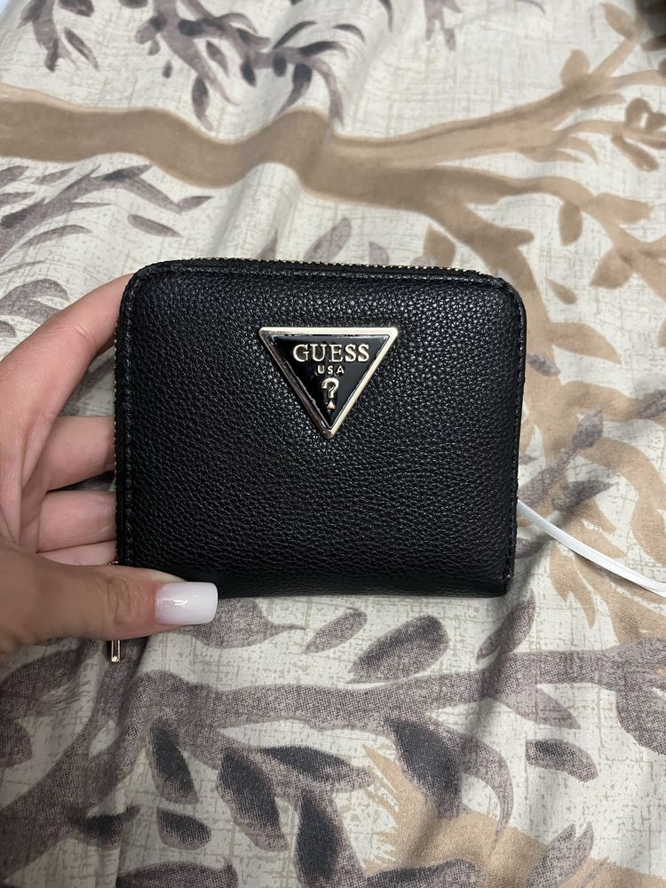 Дамско портмоне Guess
