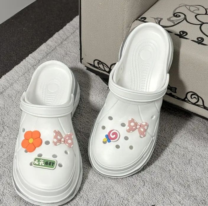 Saboți papuci noi crocs mărime 37