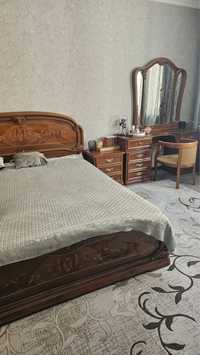 Спальный гарнитур Итальянский (кровать, трюмо, 2 тумбочки)