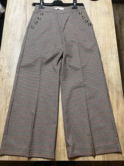 Pantaloni Mango.