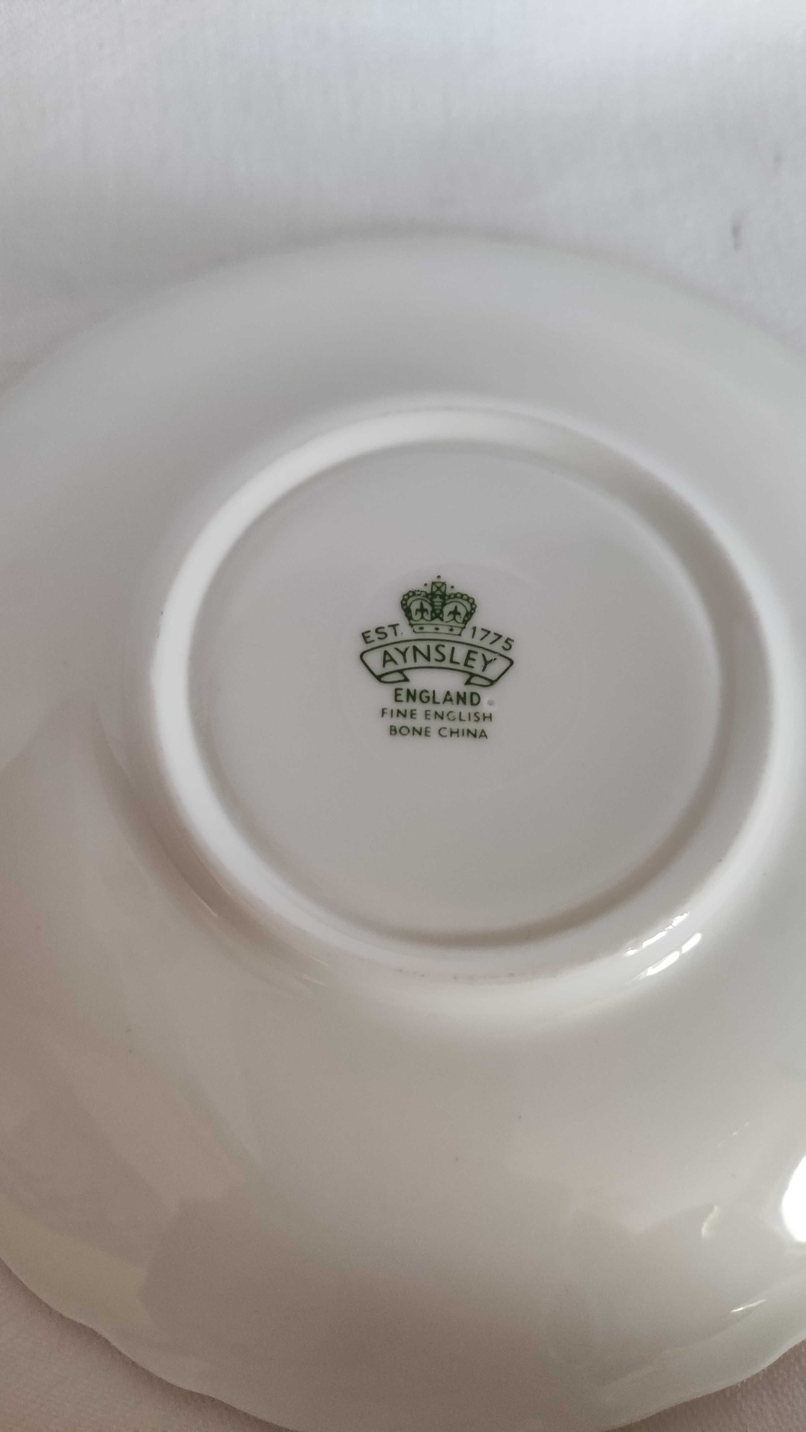 Aynsley England двоен сет за чай/дълго кафе от костен порцелан