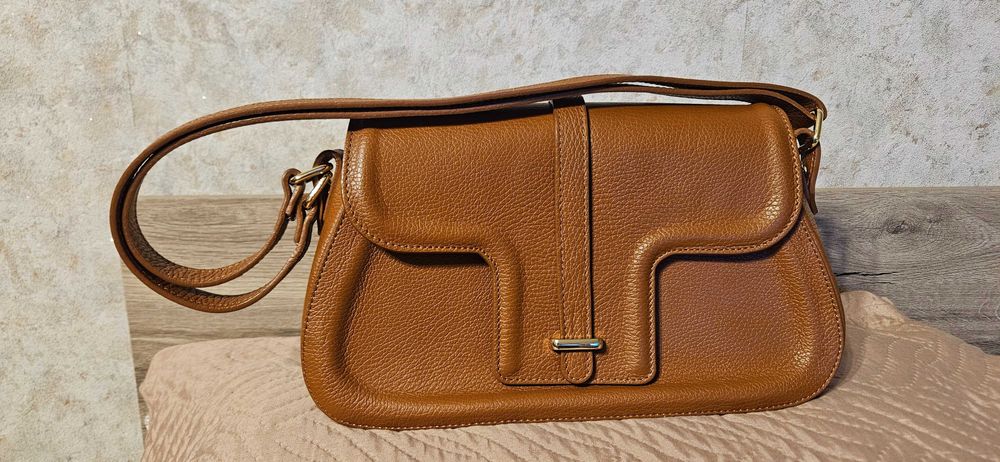 Дамска чанта от естествена кожа в кафяв цвят