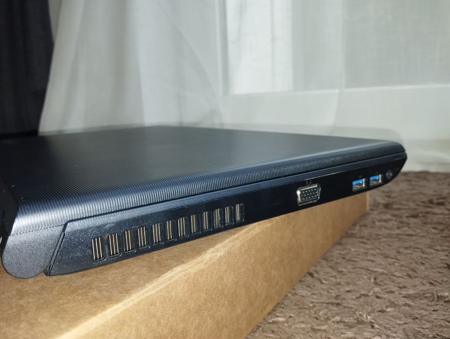 Laptop Toshiba, SSD, I3, 4GB ram, încărcător