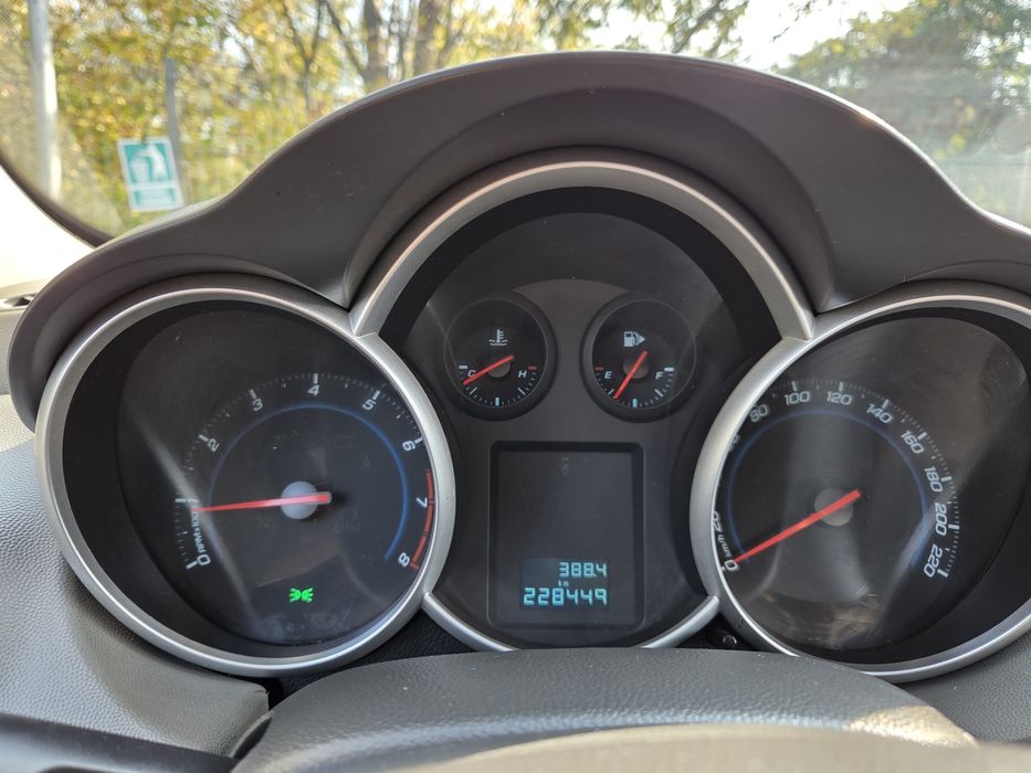 Vând Chevrolet Cruze 1.6 benzina  113 cp anul 2010