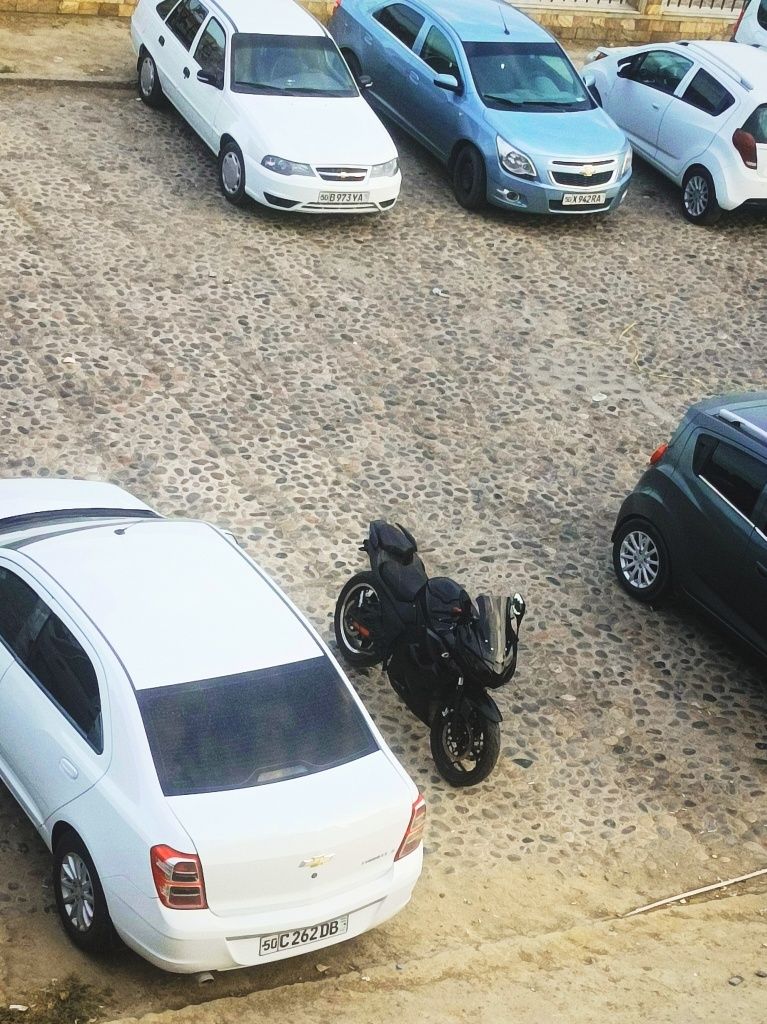 Yamaha R3 electro mototsikl