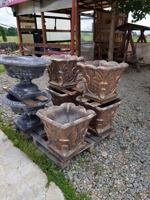 Ghivece din beton,jardiniera beton,ornament gradinadin beton,statueta