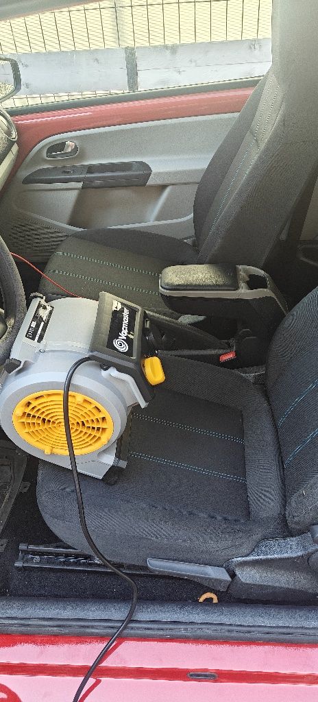 Inchiriez Aspirator Injectie/ Extractie Karcher Puzzi 10/1