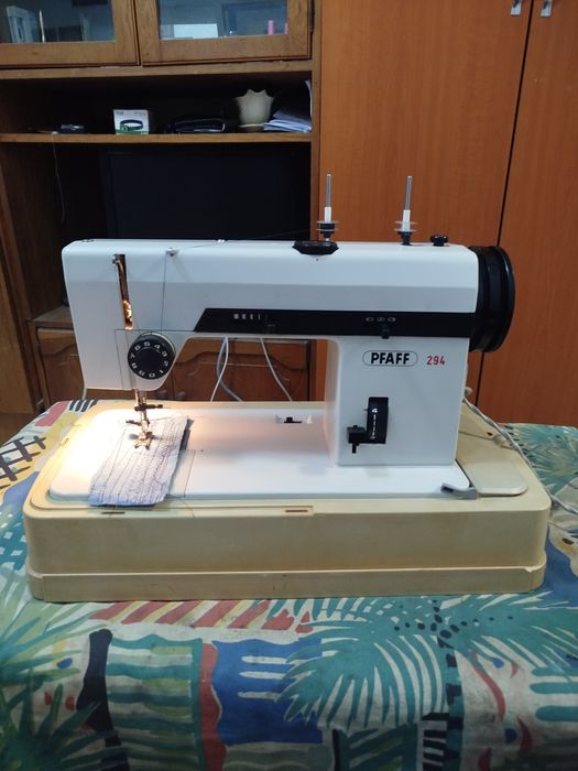 Mașina de cusut Pfaff 294