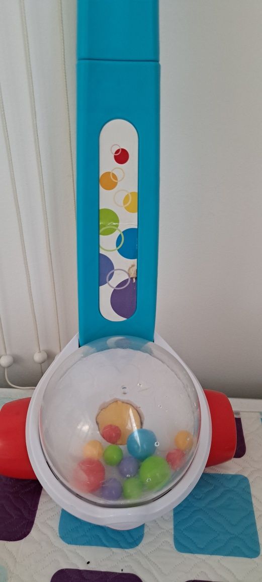 Бебешка играчка за бутане с тракащи топчета - Fisher Price