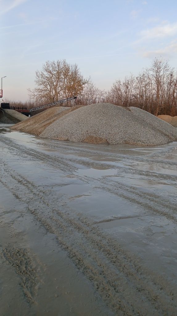 Vanzare nisip / balast / beton concasat / piatra / margaritar / frezat