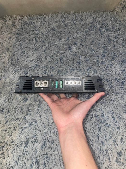 Vând doua amplificatoare auto crunch și mingsound