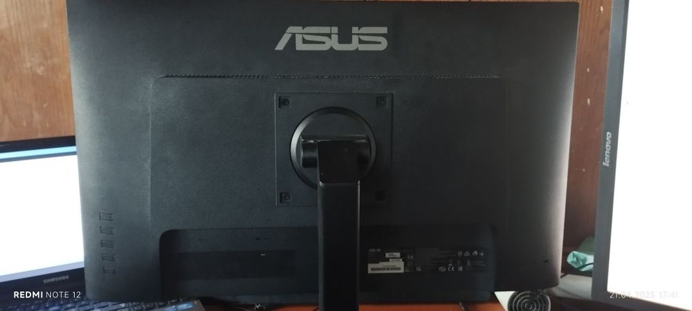 Vând urgent monitor ASUS VA24EQSB fisurat de 75 Hz suportă până la 83