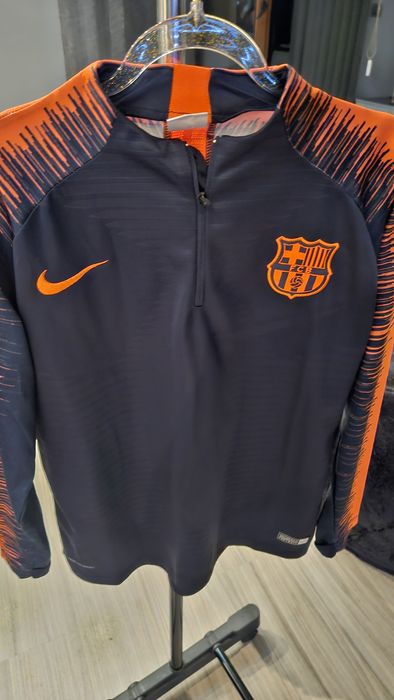 Nike Barcelona  спортен екип за момче размер 137-147 см.