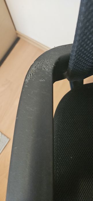 Запазени 2 бр. офис столове