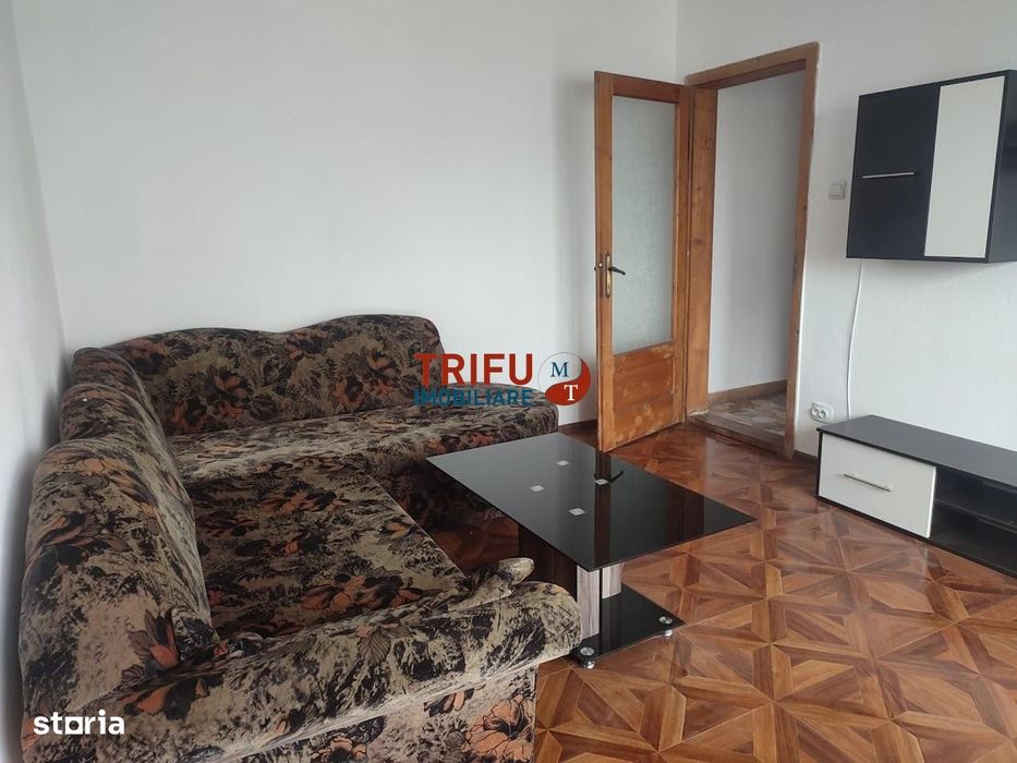 Apartament 3 camere de vanzare etaj intermediar zona Bulevard