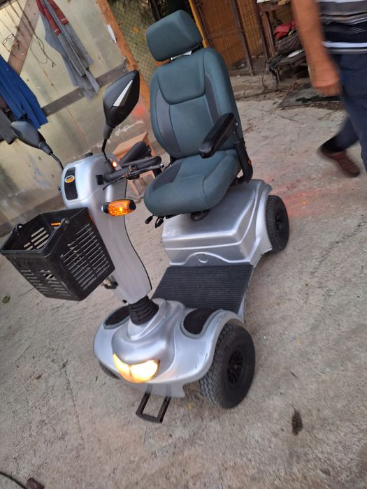 Carucior electric  persoane cu  handicap