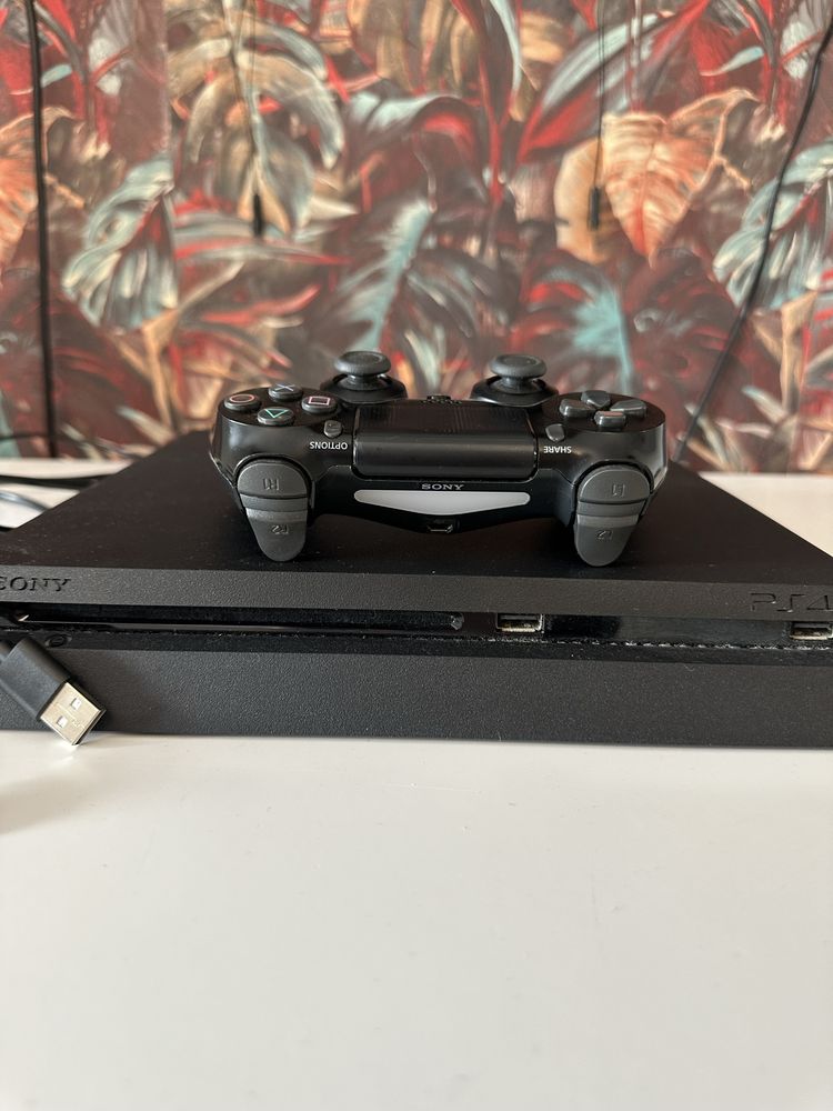 Vand PS4 Slim 1TB