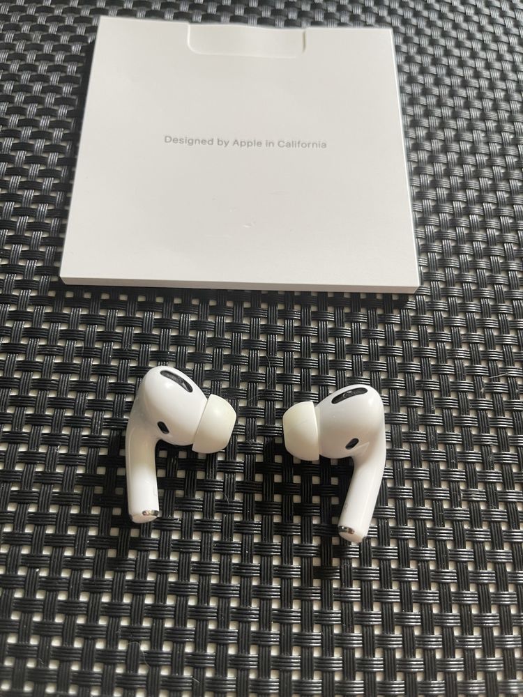 Безжични слушалки AirPods Pro
