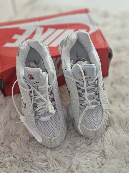 Оригинални маратонки Nike нови 38н