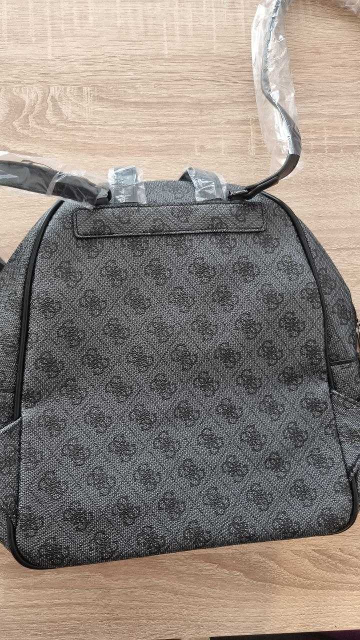 Дамска раница GUESS Manhattan