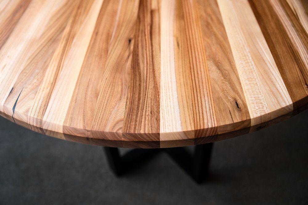 Masă rotundă din lemn de ulm
