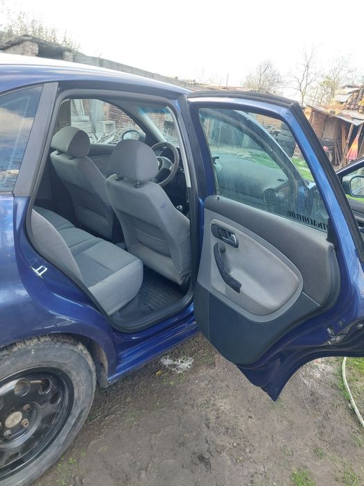 Продава се във изрядно състояние 1.4 75кс 2002г.