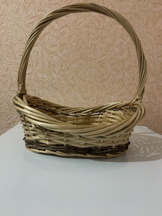 Корзина плетенная