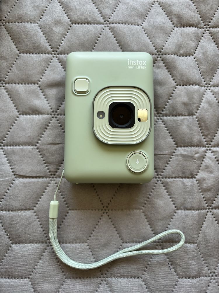 Моментен фотоапарат Instax LiPlay + подарък калъф за съхранение
