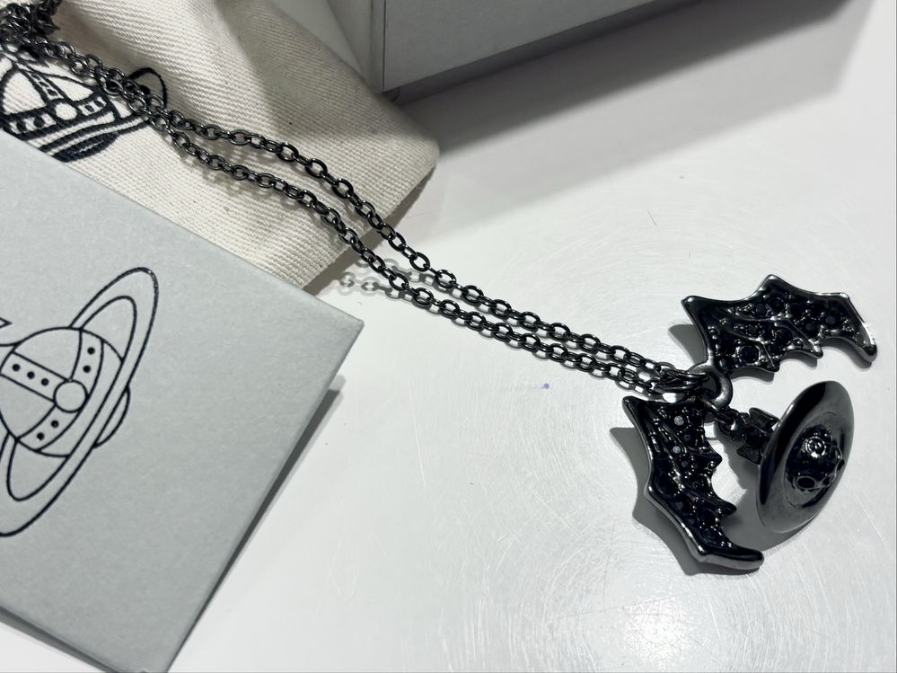Vivienne Westwood Bat Wings Orb Колие
