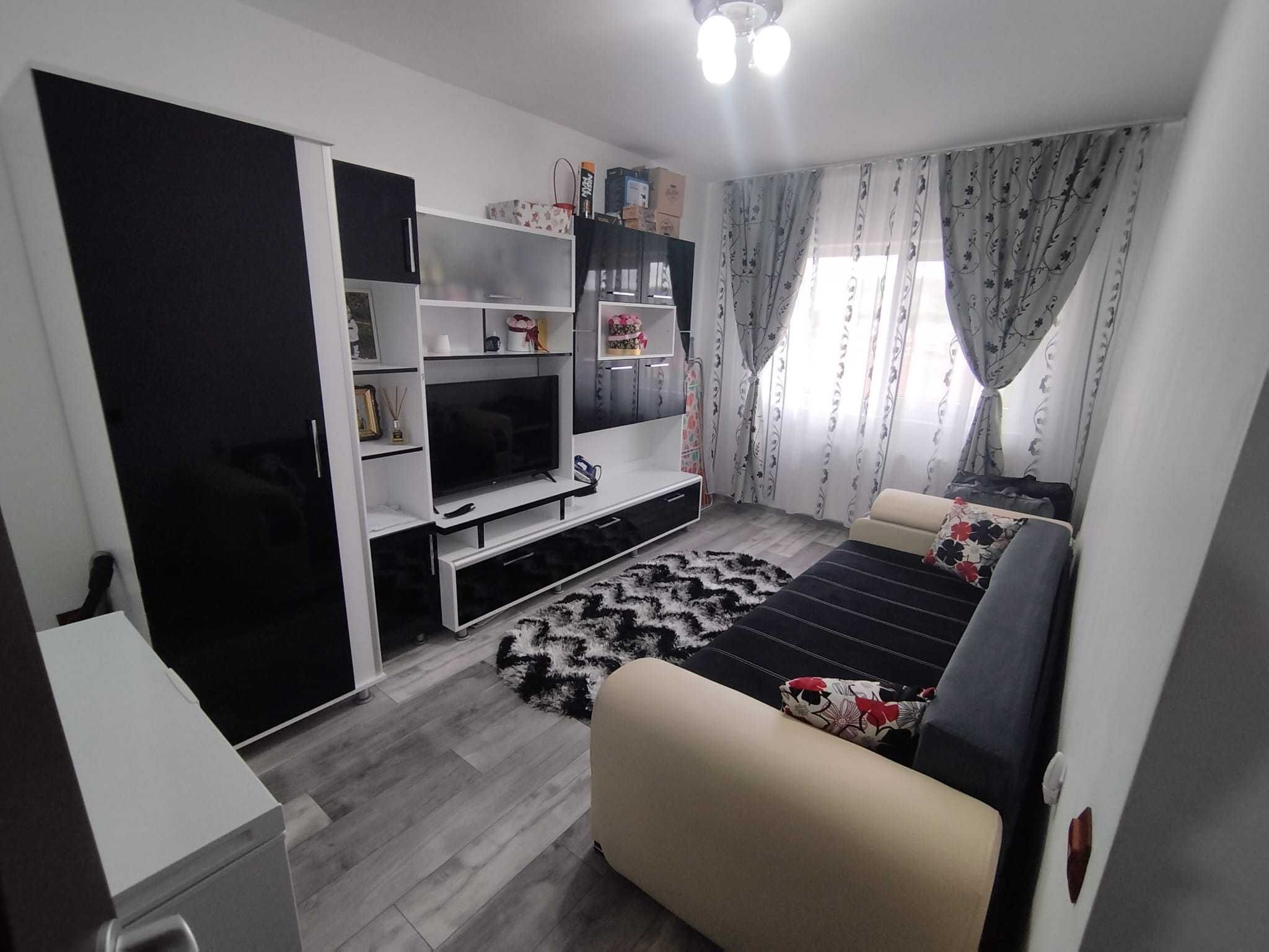 Apartament 3 camere, 57 MP finisat , parcare zona Florilor