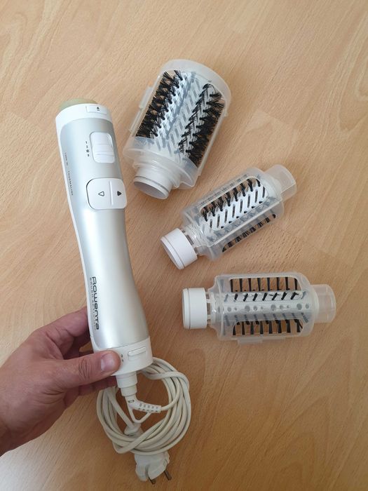 Perie cu aer cald de indreptat parul Rowenta Brush Active CF9250