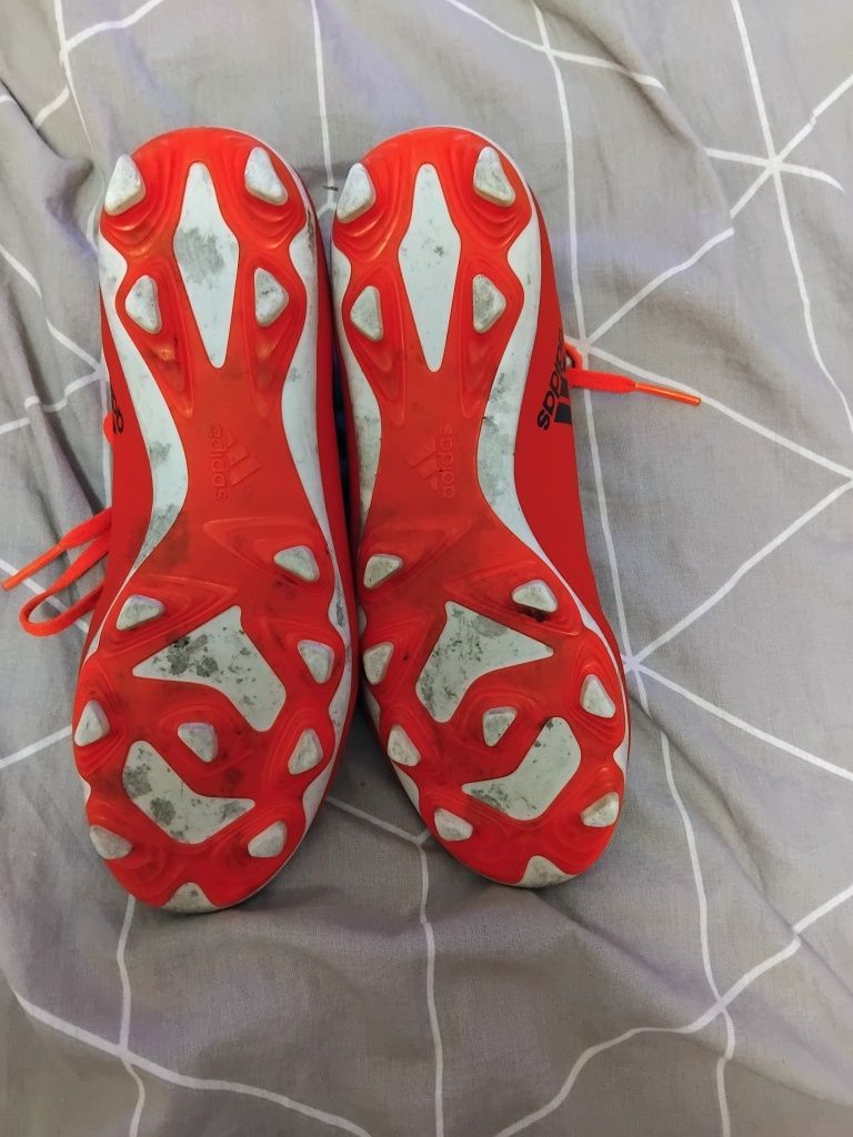 Продавам бутонки на adidas.