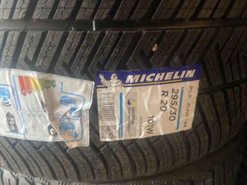 2броя чисто нови гуми 295/30 R20 Michelin