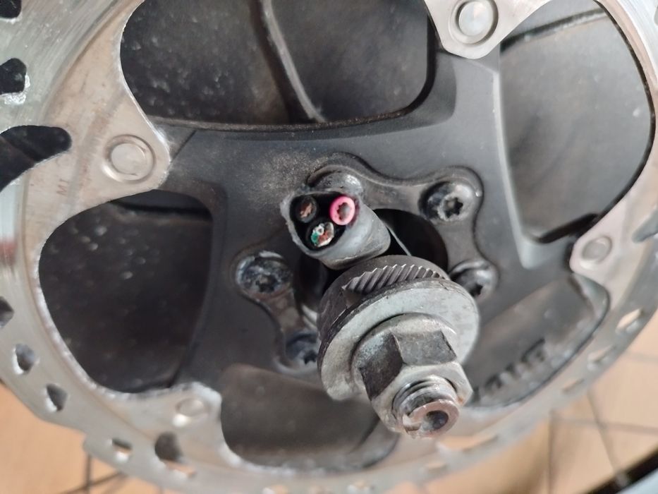 Roata de bicicleta cu motor electric 48v