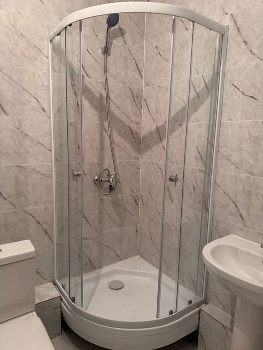 Продам душевую кабину новую