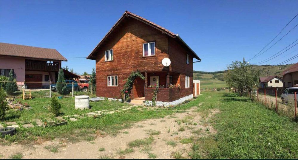 Casa în ivanesti cu 45 arii,apa,gaz curent electric