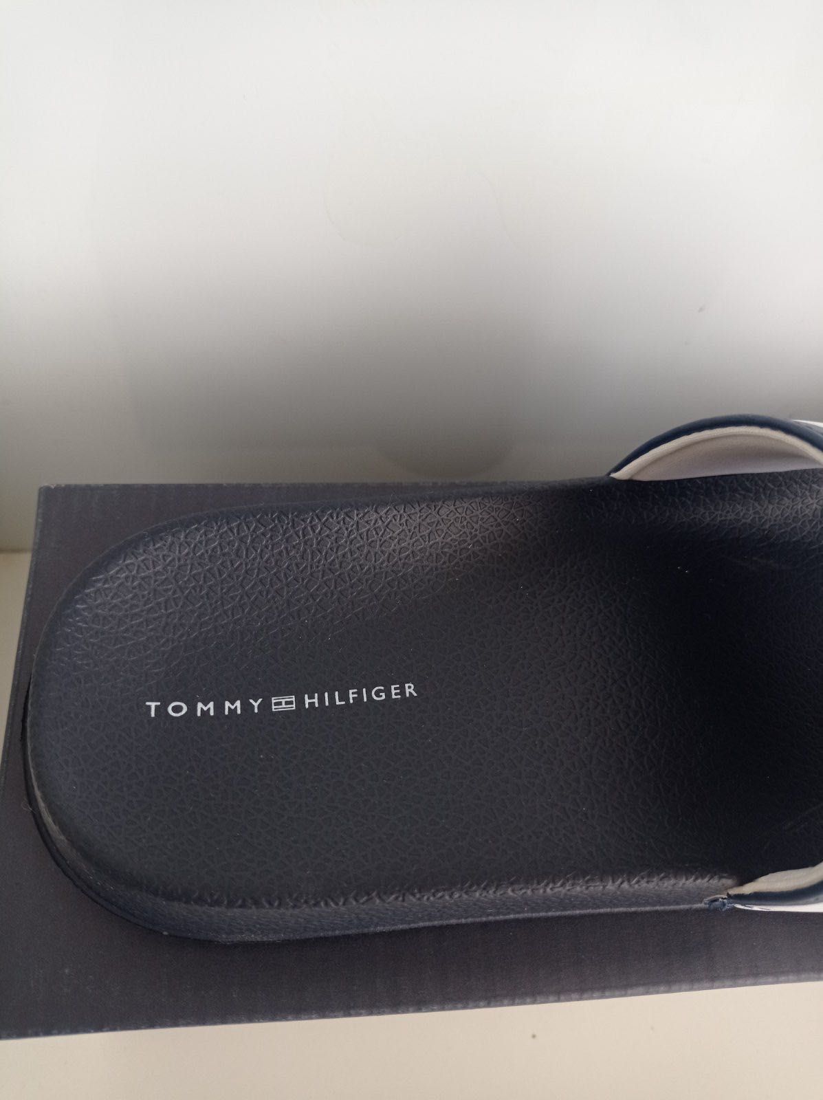 Чехли Tommy Hilfiger