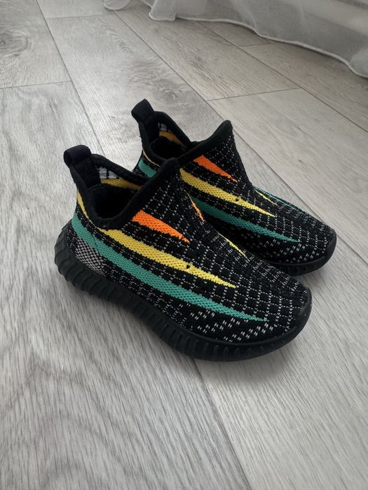 Продам новые кроссовки 25-25 размер