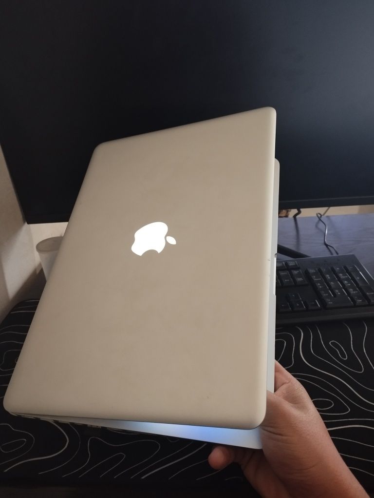 Macbook pro sotiladi!!!