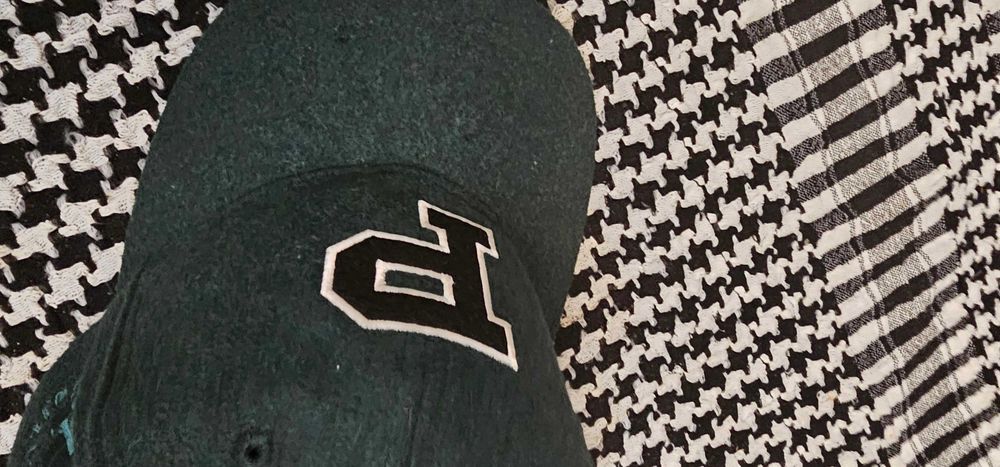 sapca de iarna cu insemn P