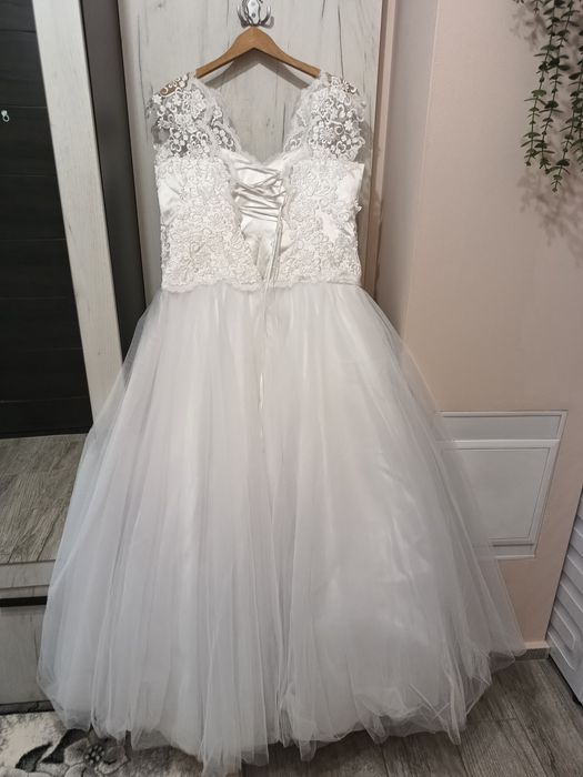 Сватбена рокля с аксесоари