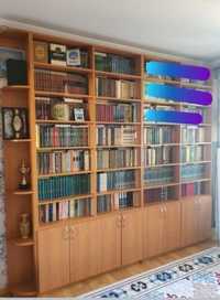 Продам Книжный шкаф