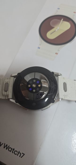 Samsung Galaxy Watch7,  40mm, LTE, Beige. Garanție până în 2027.