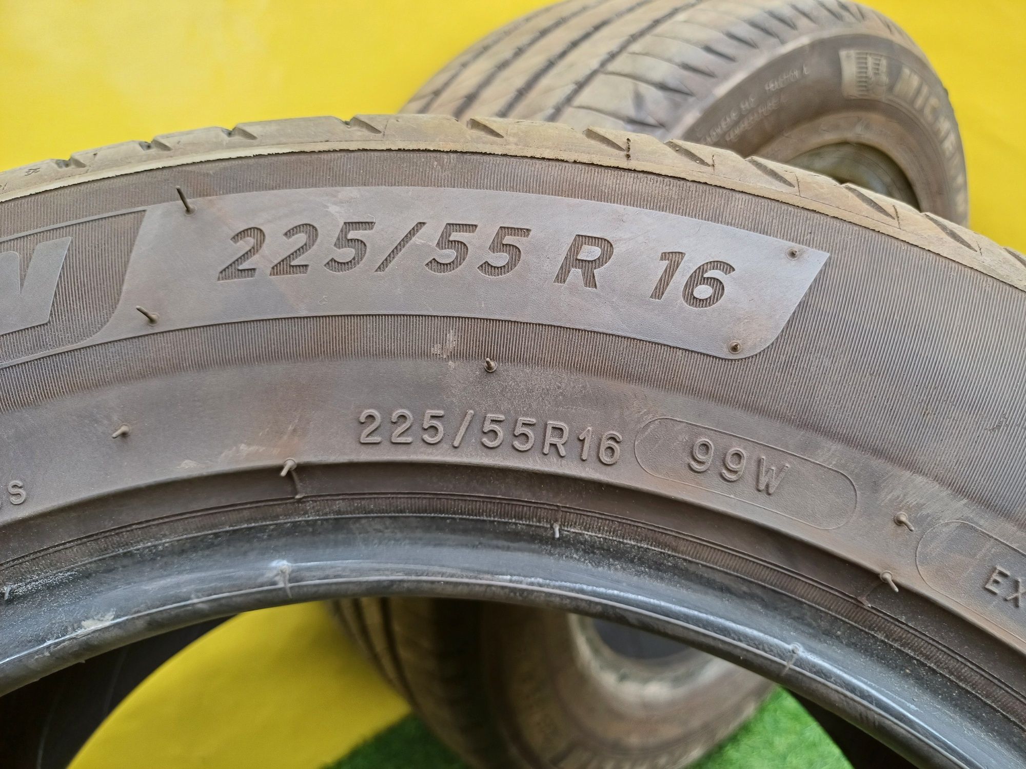 Шины 225/55 R16 Michelin пара.