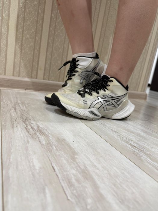 Волейбольные кроссовки Asics Metarise
