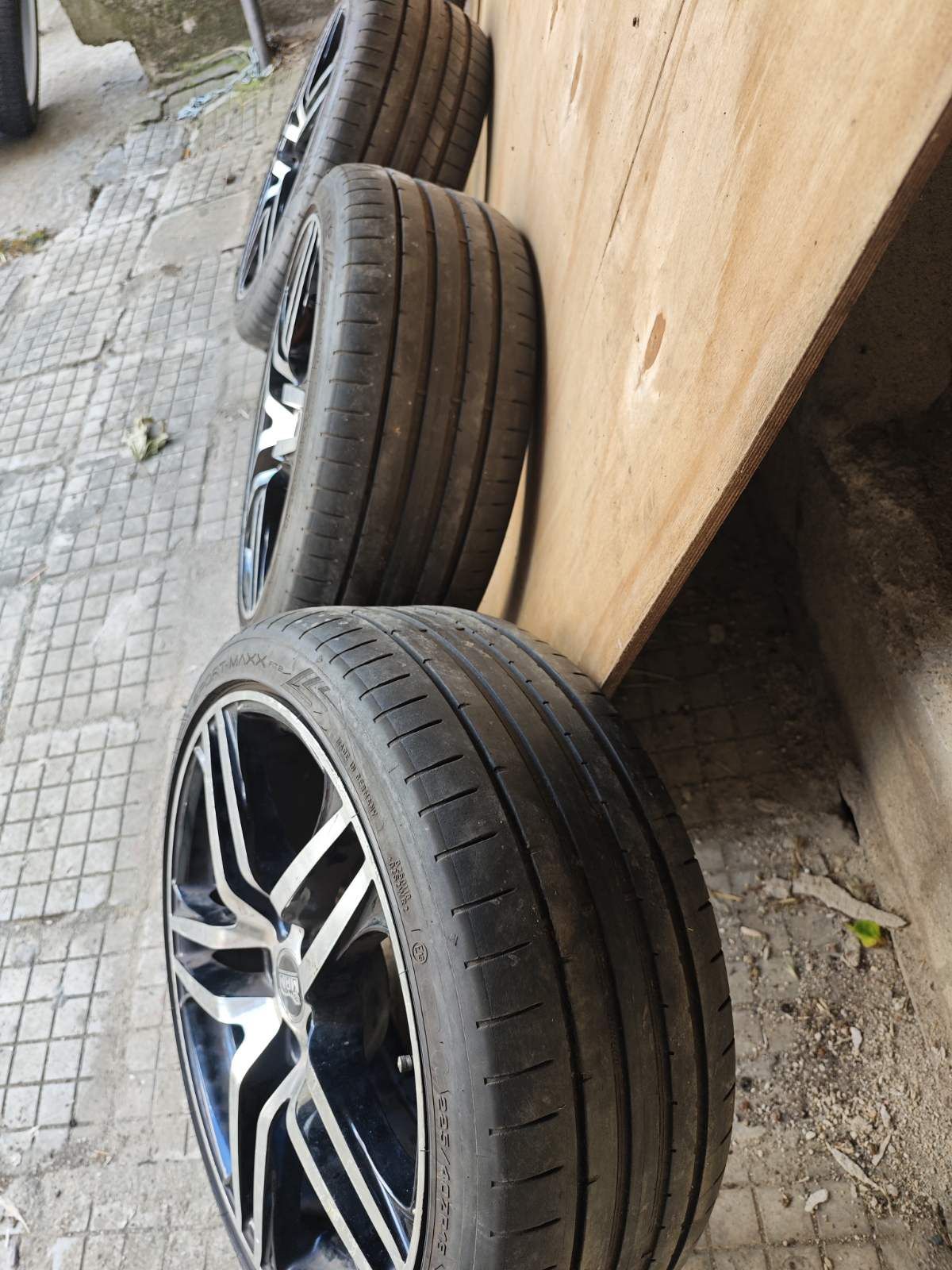 Продавам гуми с джанти