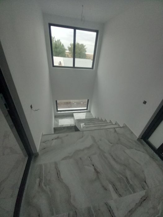 Vând Casa   Nouă